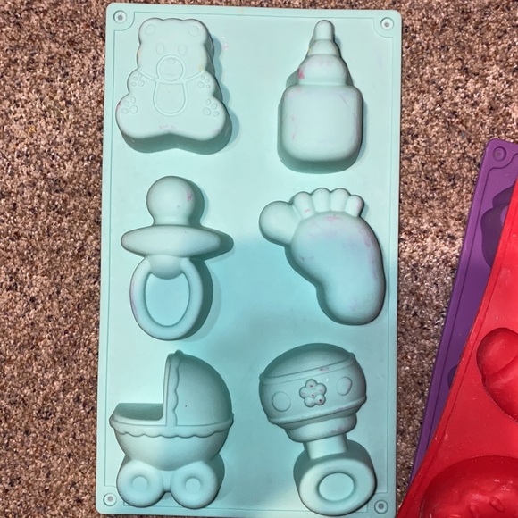 Lot of 5 Baking Silicone Molds Cake Cupcakes EUC - Picture 5 of 6